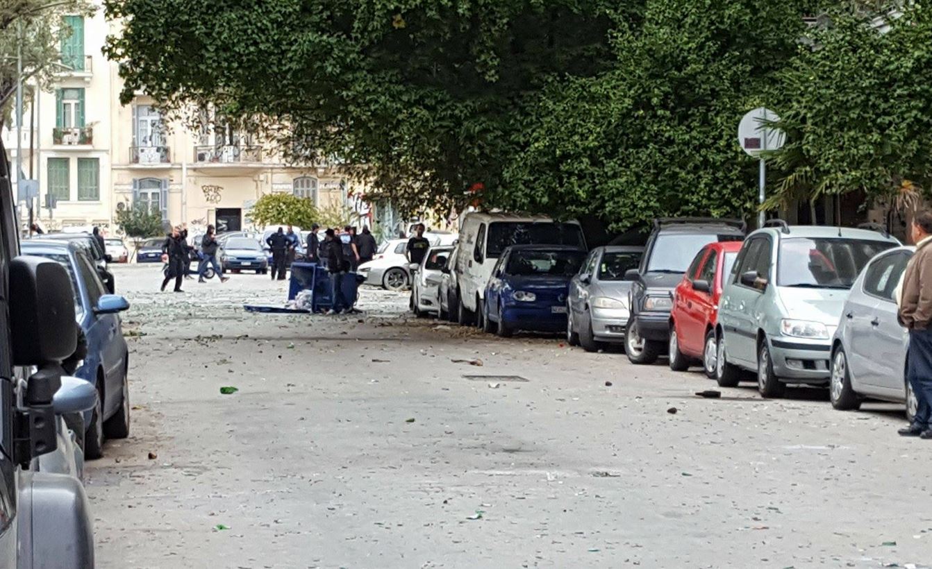Συγκρούσεις ομάδων οπαδών στο κέντρο της Θεσσαλονίκης – ΒΙΝΤΕΟ