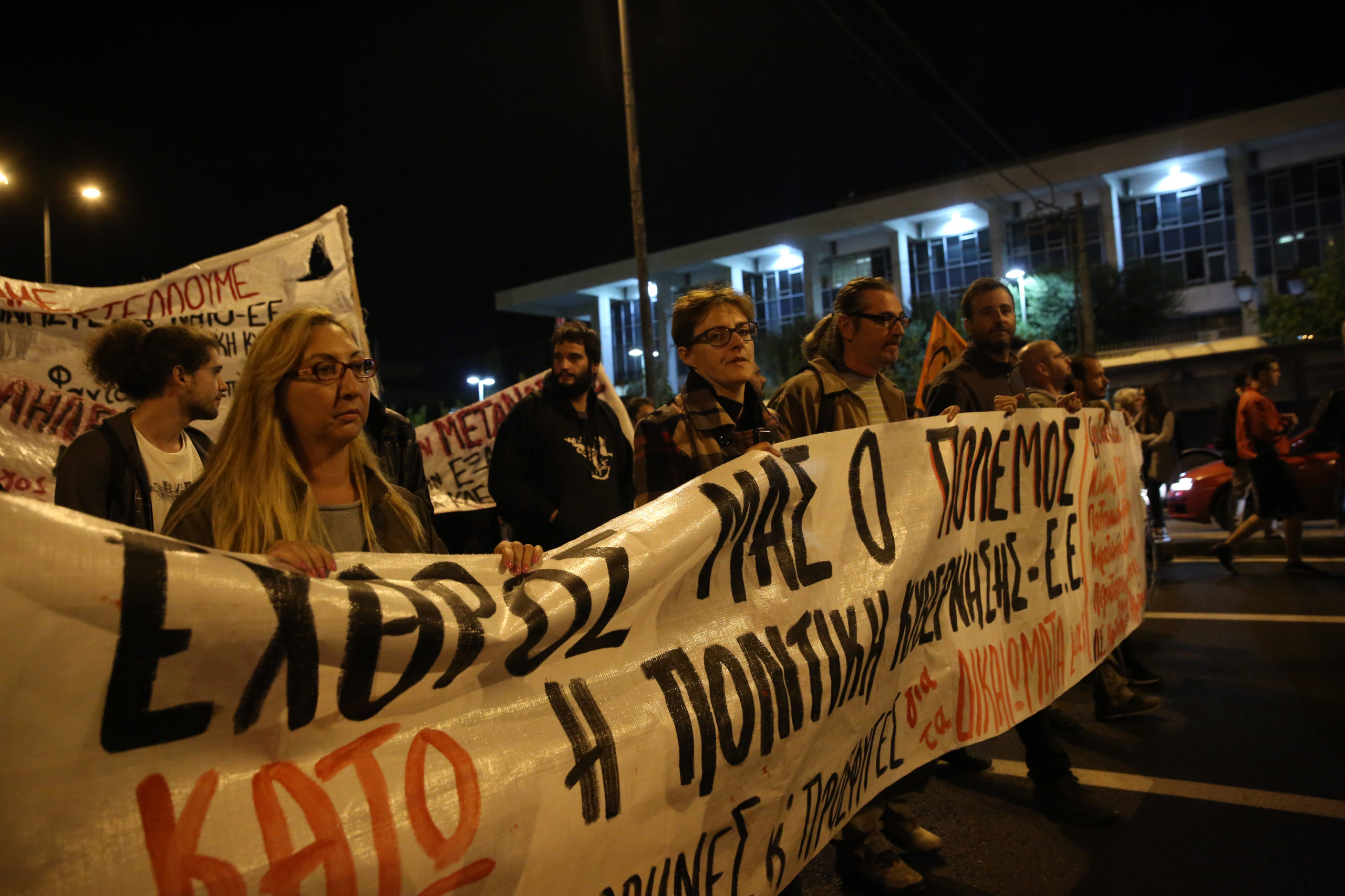 ΦΩΤΟ από την πορεία αλληλεγγύης για τους πρόσφυγες