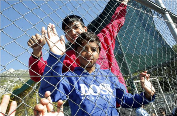 Τι αποφασίστηκε στην ευρεία σύσκεψη στο Μαξίμου για το προσφυγικό