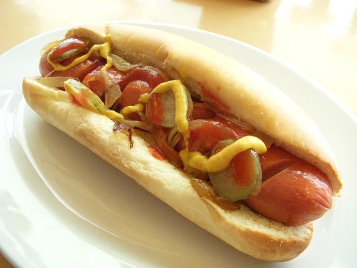 Σε αυτή τη χώρα αν παραγγείλετε hot dog θα μείνετε… νηστικοί
