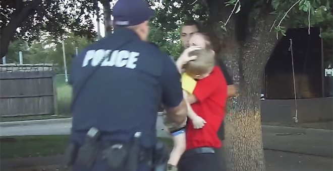 Αστυνομικός έσωσε τρίχρονο αγόρι από τον θάνατο – ΒΙΝΤΕΟ