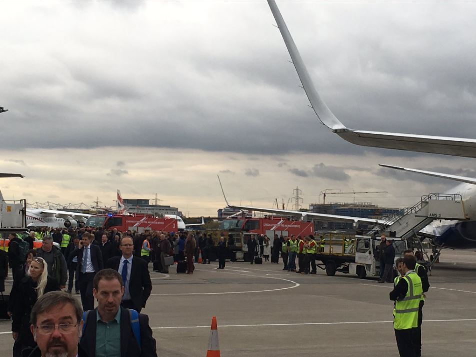 Αεροδρόμιο Σίτι του Λονδίνου – Δεκάδες άτομα με αναπνευστικά προβλήματα