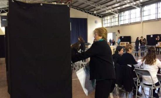 Χιλή – Αφηρημένη παρουσιάστηκε στις εκλογές η Πρόεδρος της χώρας