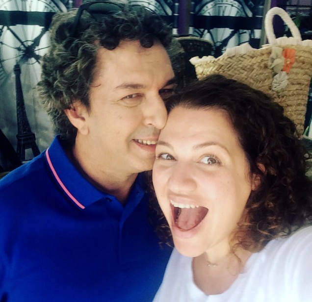 Τρεις άντρες για την Αμαλία και τη… Συμπεθέρα της!