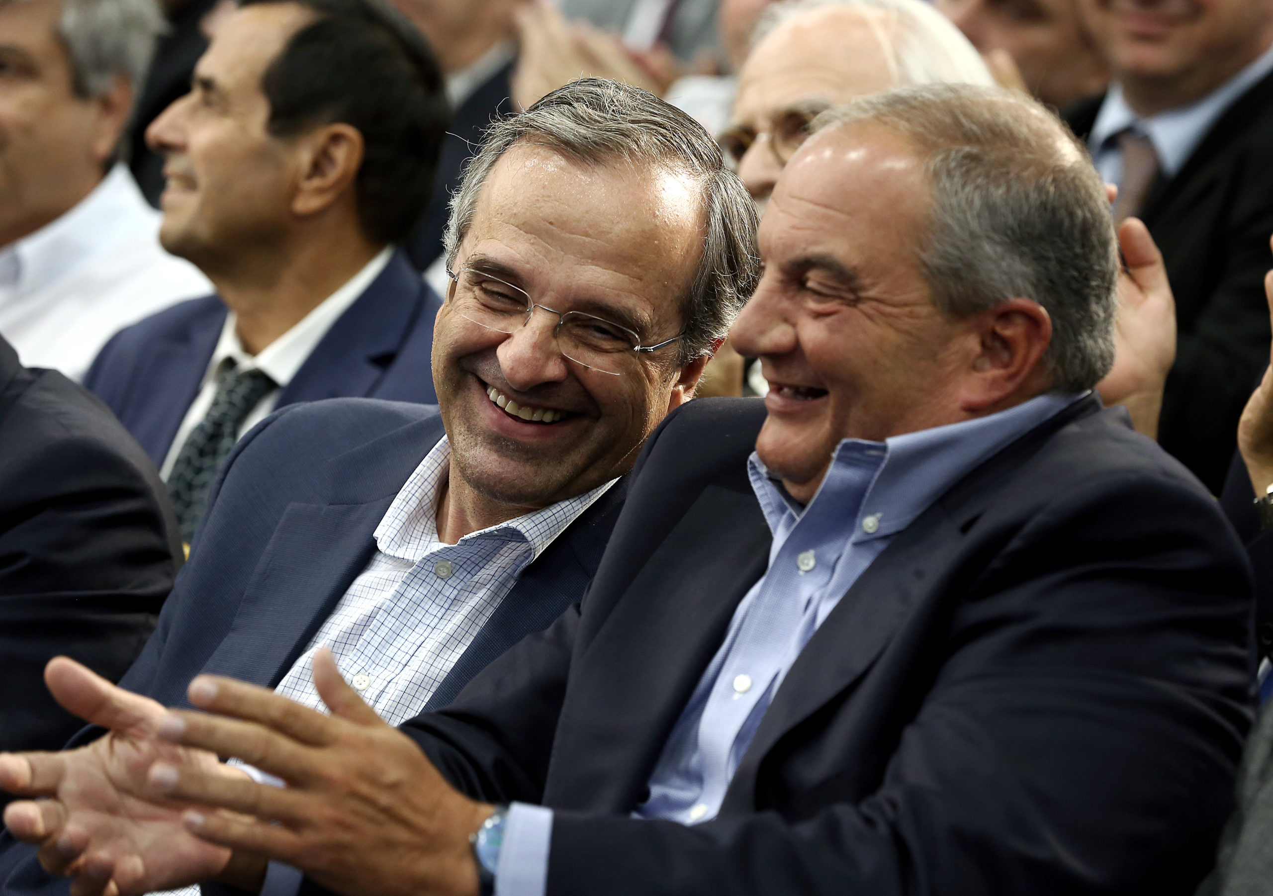 Τι ψιθύρισε ο Καραμανλής στον Σαμαρά… – ΒΙΝΤΕΟ