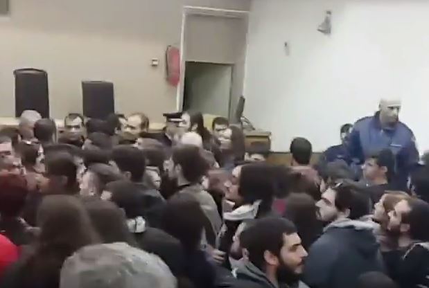 Νέα επεισόδια στη Θεσσαλονίκη για τους πλειστηριασμούς – ΒΙΝΤΕΟ