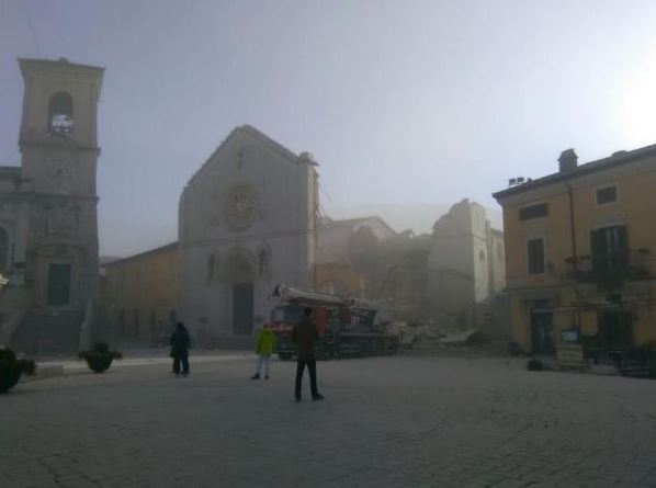 Καταστράφηκε από τον σεισμό ο ναός του Αγίου Βενέδικτου – Το πριν και μετά – ΦΩΤΟ