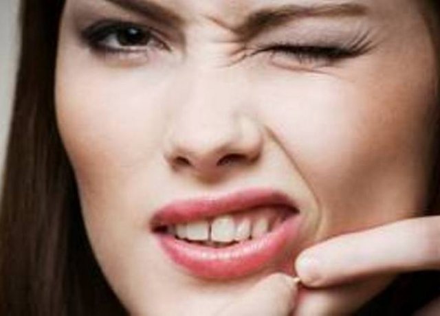 Πώς συνδέεται η ακμή με τη γήρανση του δέρματος