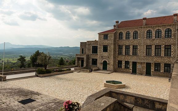 Ζημιές στη Μονή Βελλάς και στους Ασπραγγέλους