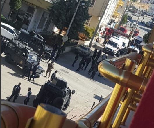 Νεκροί τρεις αστυνομικοί από την έκρηξη στην Τουρκία