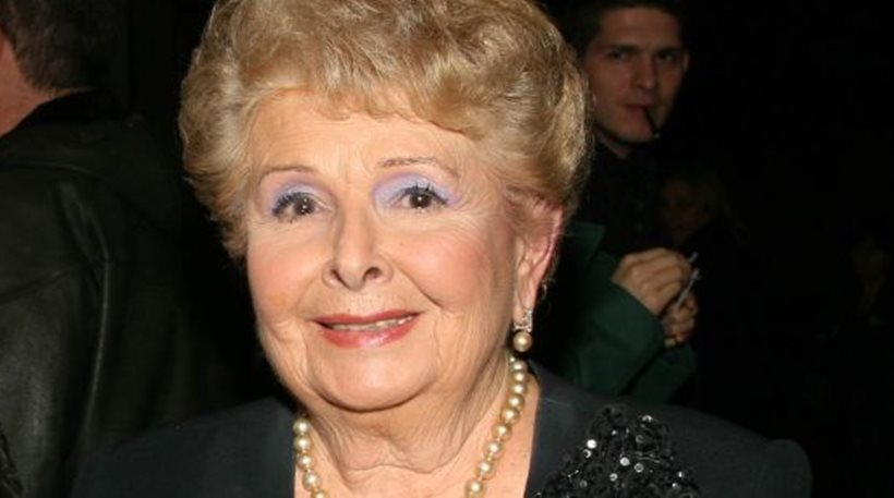 Το παραλήρημα της Βέφας Αλεξιάδου για την σημαιοφόρο με τη μαντίλα