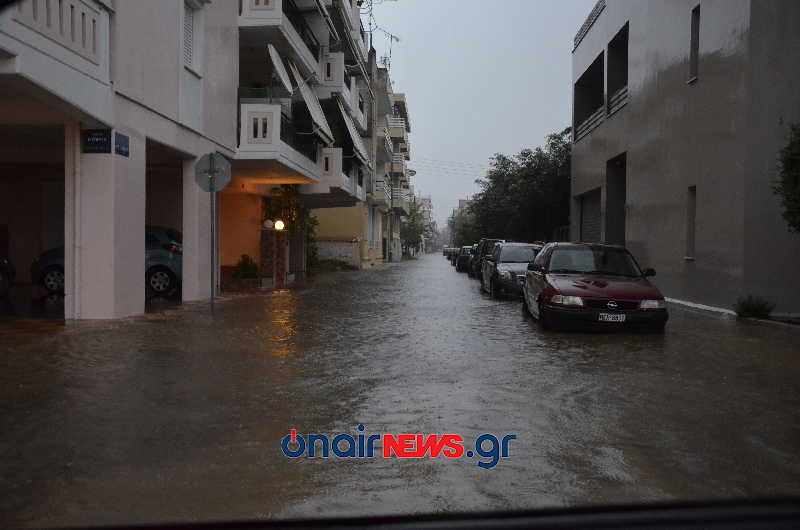 Πλημμύρισαν δρόμοι και σπίτια από την καταιγίδα στο Μεσολόγγι – ΦΩΤΟ – ΒΙΝΤΕΟ