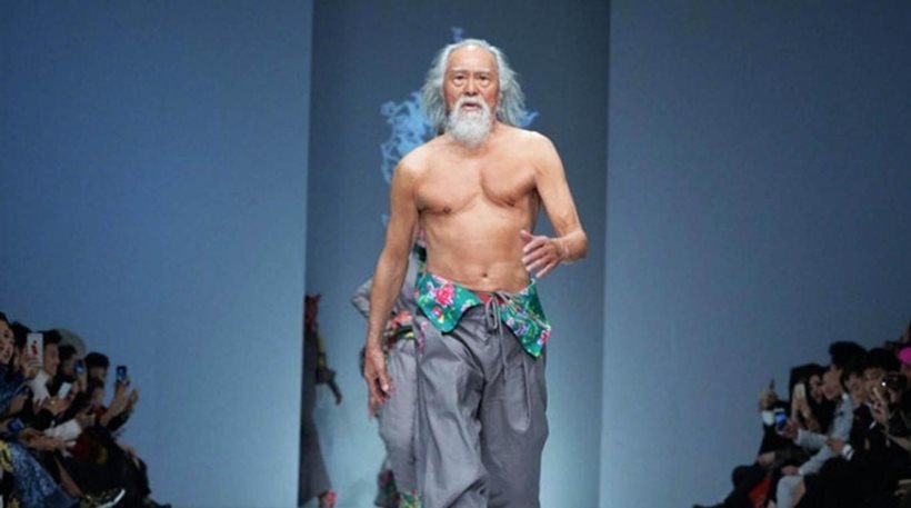 0 80χρονος Κινέζος που έβαλε «φωτιά» στην πασαρέλα – ΒΙΝΤΕΟ