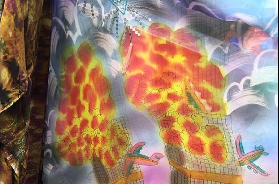 Πωλείται φόρεμα με σχέδιο την τρομοκρατική επίθεση στους Δίδυμους Πύργους – ΦΩΤΟ