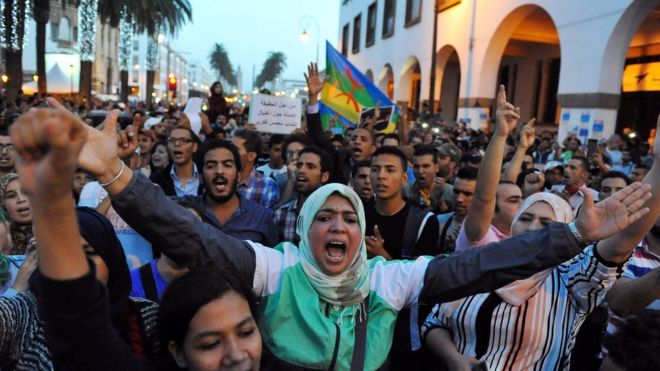 Μαρόκο: Οργισμένες διαδηλώσεις για τον φρικτό θάνατο 30χρονου μέσα σε απορριμματοφόρο