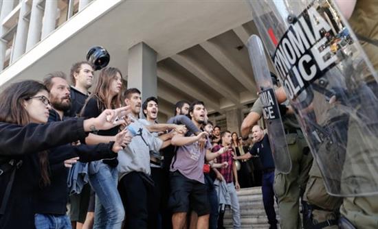 Τώρα ζητούν και τα κλειδιά!