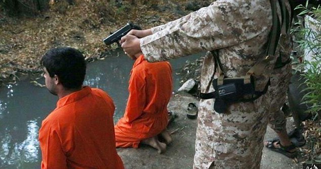Νέα θηριωδία του ISIS – Βάζουν παιδιά να εκτελούν ομήρους – ΦΩΤΟ