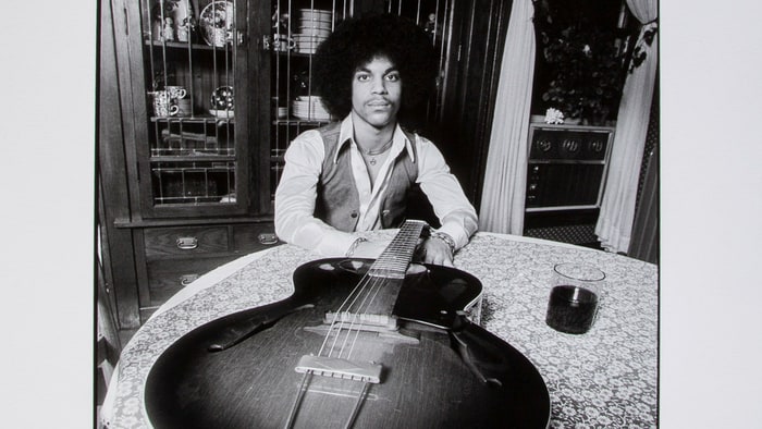 Συγκλονιστικά αντικείμενα ειδώλων του ροκ εντ ρολ σε δημοπρασία