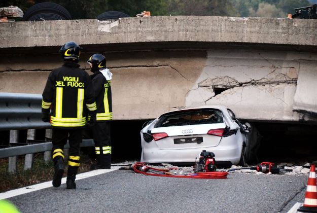 Κατέρρευσε γέφυρα στην Ιταλία – Ένας νεκρός – ΦΩΤΟ