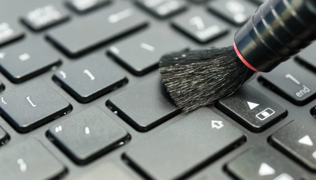 Πως να καθαρίσετε το πληκτρολόγιο του λάπτοπ σας