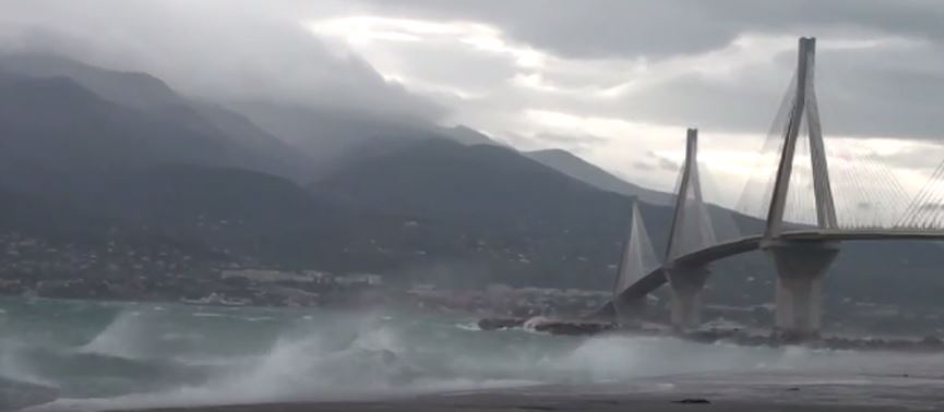 Θυελλώδεις άνεμοι στο Αντίρριο – Κλειστή η πορθμειακή γραμμή – BINTEO