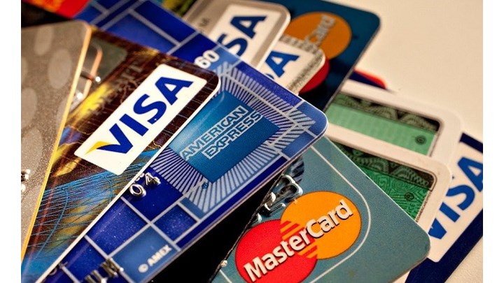 «Πρωταθλητές» οι Έλληνες στη χρήση καρτών για να πληρώνουν ΕΝΦΙΑ και φόρους