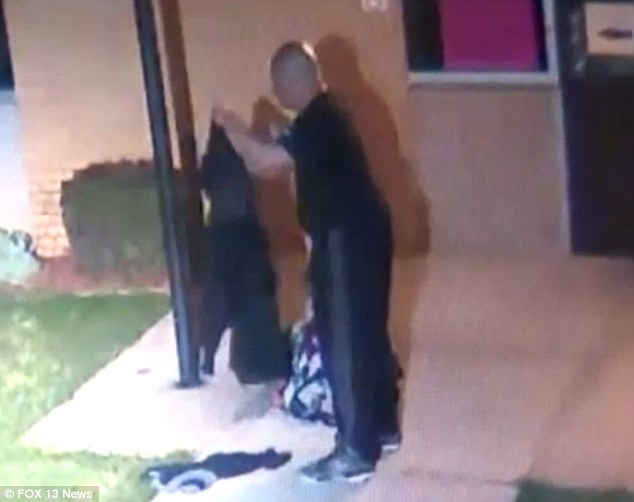 Σάλος στις ΗΠΑ για τον πατέρα που εγκατέλειψε την 5χρονη κόρη του στο κρύο – ΒΙΝΤΕΟ