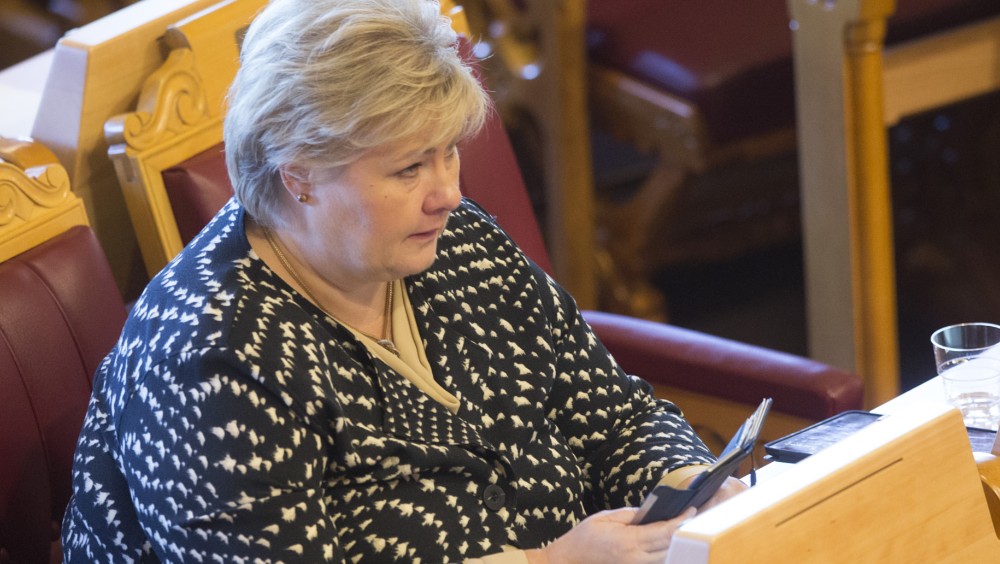 Η Πρωθυπουργός της Νορβηγίας έπαιζε Pokemon Go στη Βουλή – ΦΩΤΟ