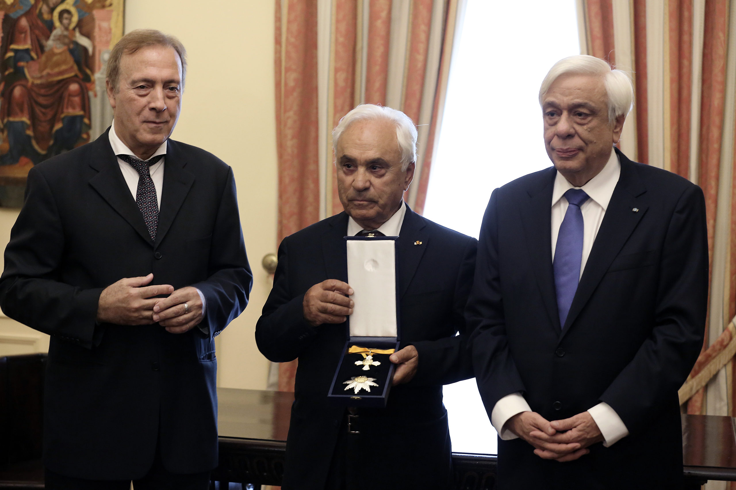 Παρασημοφόρηση καθηγητών από τον Πρόεδρο της Δημοκρατίας – ΦΩΤΟ