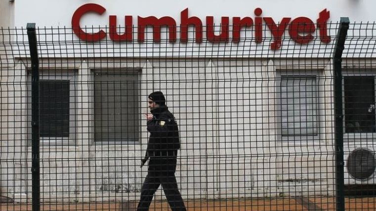 Συνελήφθη ο αρχισυντάκτης της τουρκικής εφημερίδας Cumhuriyet