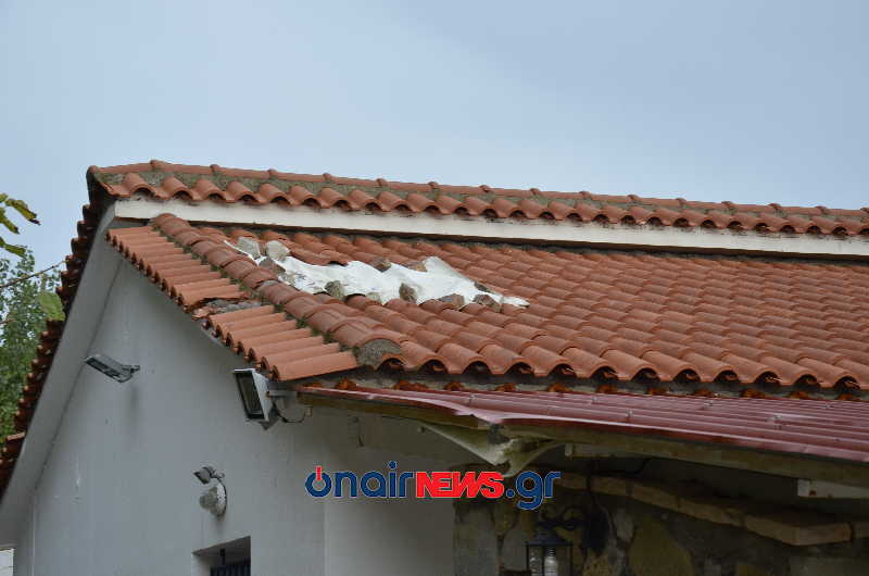 Βράχος έπεσε σε σπίτι στην Αιτωλοακαρνανία – ΦΩΤΟ – ΒΙΝΤΕΟ
