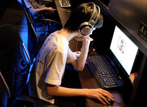 Πως συμπεριφέρονται τα παιδιά όταν είναι online