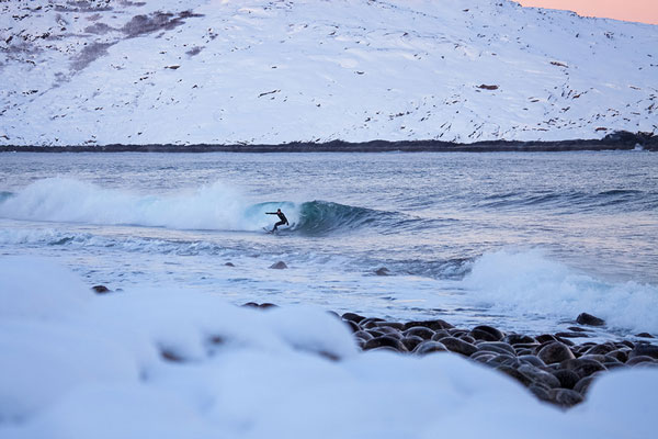 perierga.gr - Κάνοντας σερφ στη Σιβηρία!