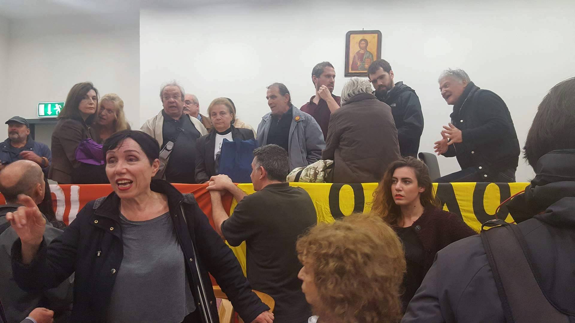 Μπλόκαραν τους πλειστηριασμούς και στο Ειρηνοδικείο Αθηνών – ΦΩΤΟ