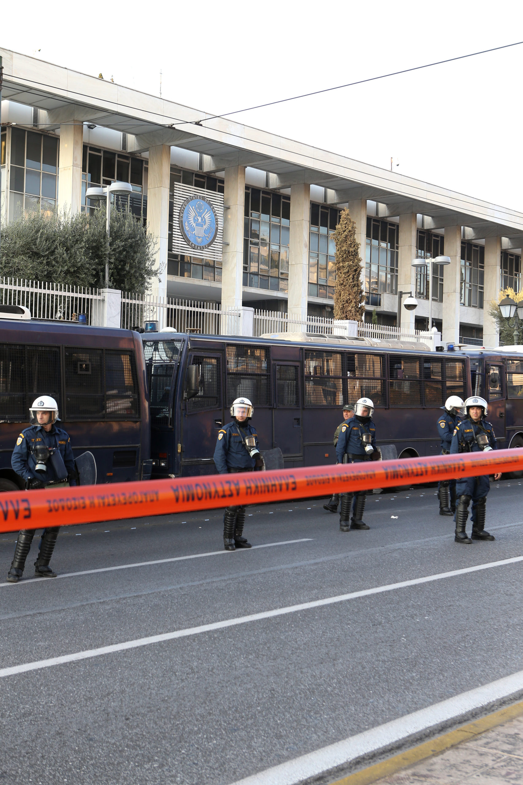 Δρακόντεια μέτρα ασφαλείας στην αμερικανική πρεσβεία – ΦΩΤΟ – ΤΩΡΑ