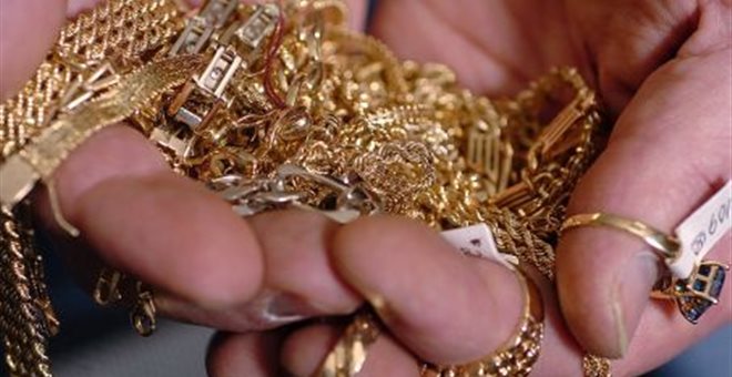 Ανήλικος έκλεψε κοσμήματα από το σπίτι του και τα έδωσε σε…ενεχυροδανειστήριο