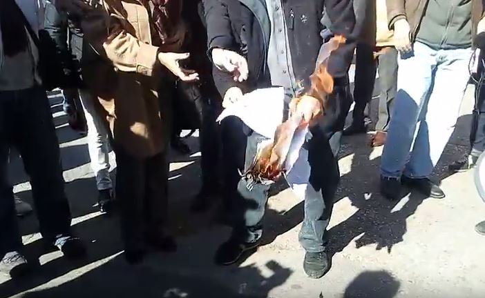 Συνταξιούχοι στη Θεσσαλονίκη έβαλαν φωτιά στις επιστολές του Κατρούγκαλου – ΒΙΝΤΕΟ