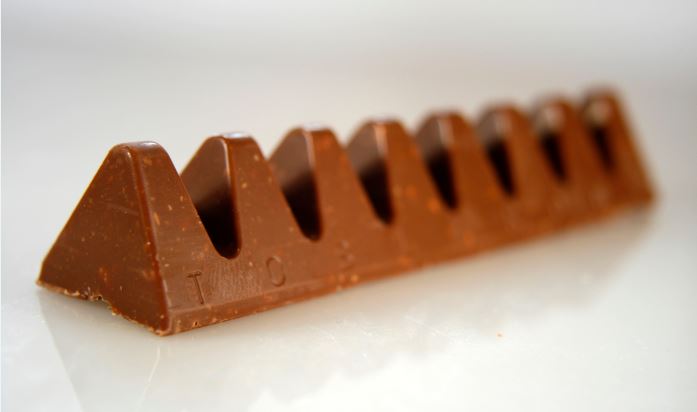 Χαμός στα social media με την αλλαγή σχήματος της Toblerone