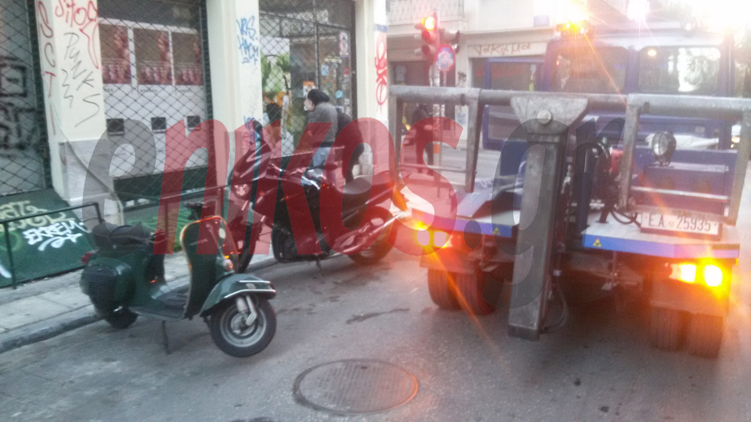 ΒΙΝΤΕΟ από τη μεταφορά της μοτοσυκλέτας στα Εγκληματολογικά