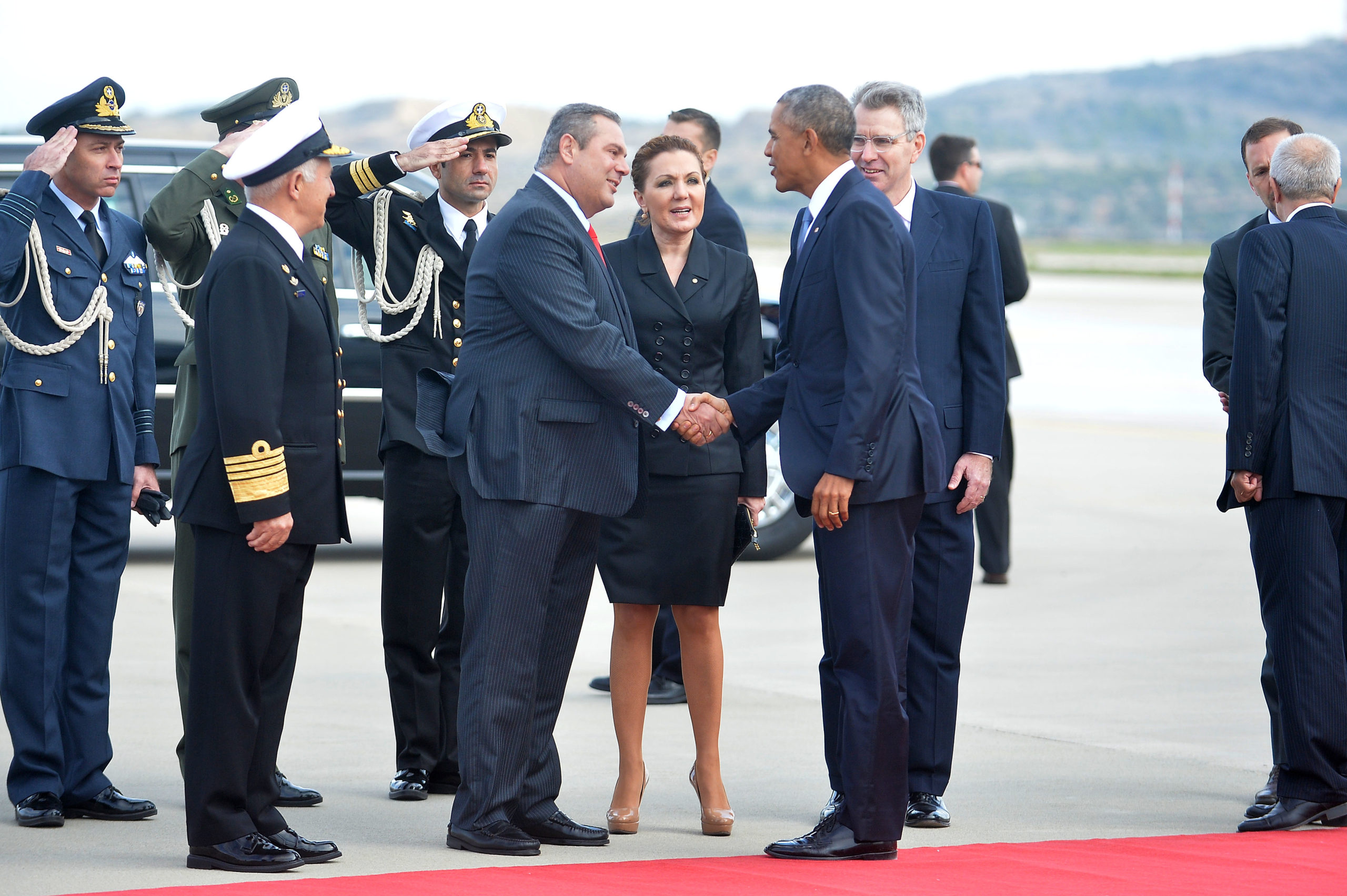 Η υποδοχή του Ομπάμα από τον Καμμένο – ΦΩΤΟ