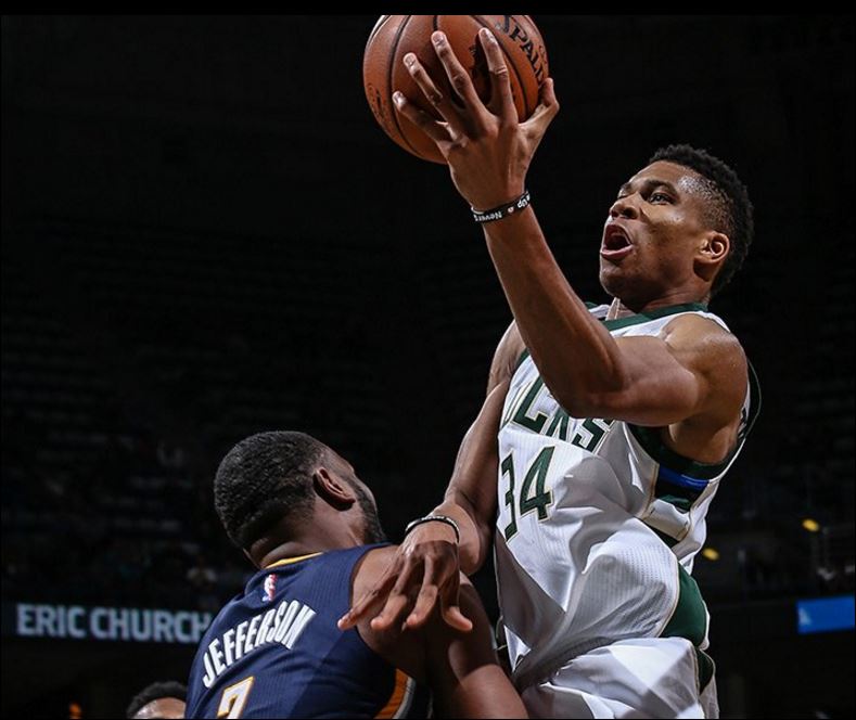 Το κάρφωμα του Αντετοκούνμπο στο ΤOP – 5 του ΝΒΑ – ΒΙΝΤΕΟ