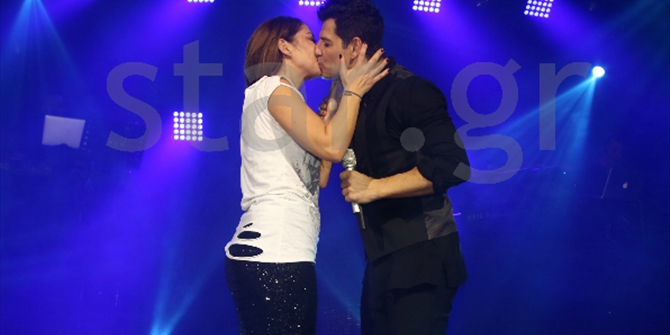 Ποια φίλησε στο στόμα επί σκηνής ο Σάκης Ρουβάς – ΦΩΤΟ