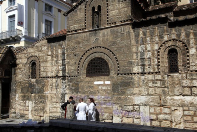 Τηλεφώνημα για βόμβα στην Καπνικαρέα – ΤΩΡΑ