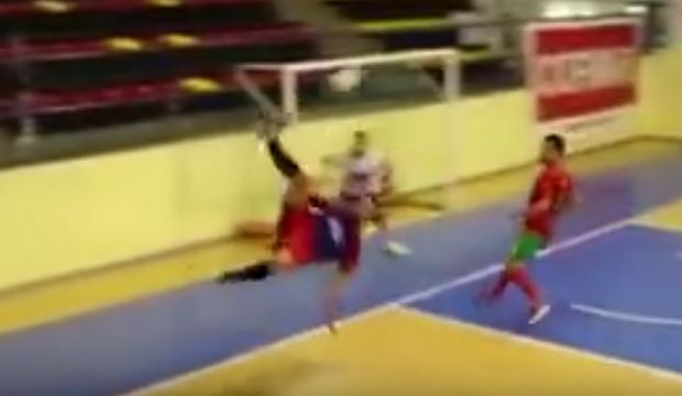 Το γκολ της χρονιάς σε αγώνα στη σάλα – ΒΙΝΤΕΟ