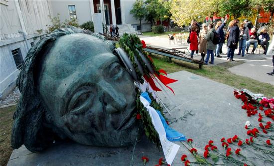 Και τώρα «εδώ Πολυτεχνείο»-Πολιτικά μηνύματα και έκτακτα μέτρα