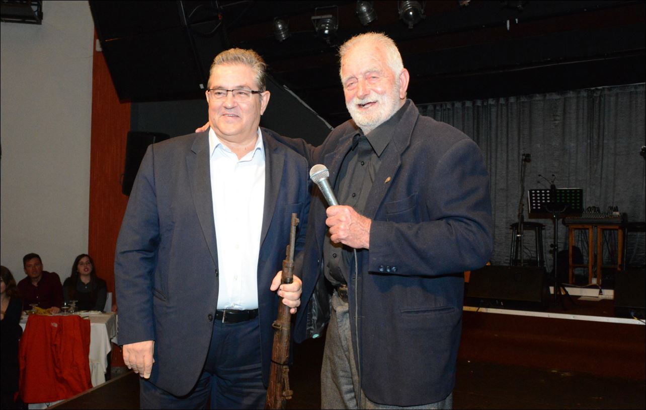 Η μαντινάδα του Κουτσούμπα στην Κρήτη και το όπλο-λάφυρο – ΦΩΤΟ