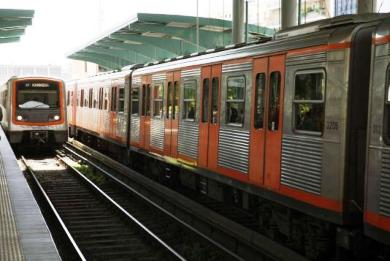 Έπεσε δέντρο στις γραμμές του ΗΣΑΠ στον Πειραιά