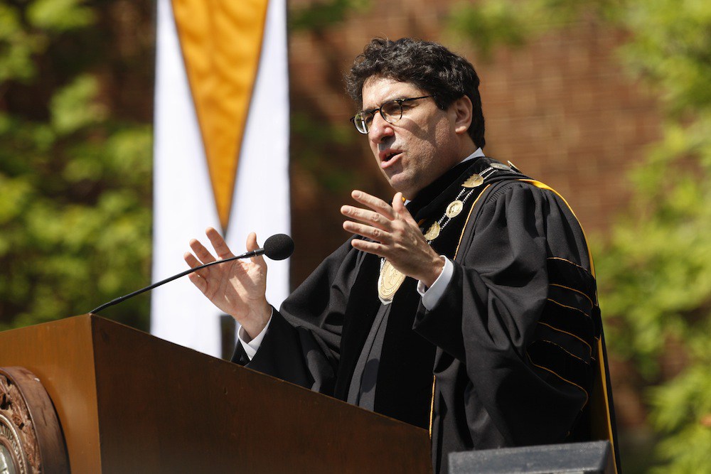 Έλληνας ένας από τους πιο ακριβοπληρωμένους πρυτάνεις στον κόσμο