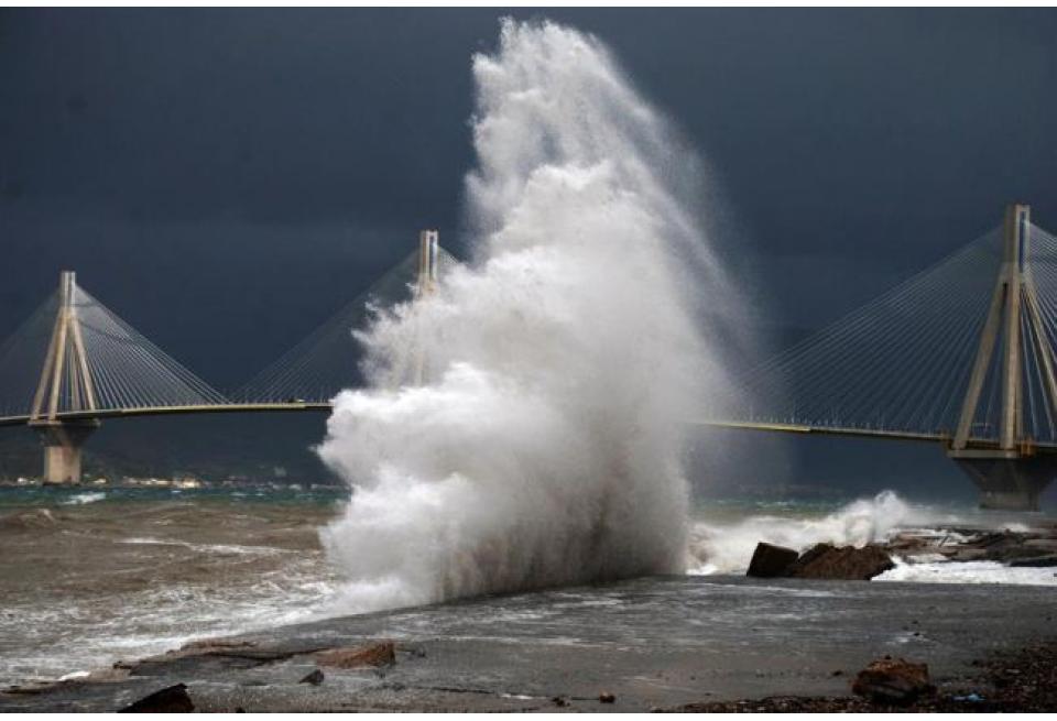 ‘Έκλεισε το Ρίο-Αντίρριο – Προσωρινά δεν θα εκτελούνται τα δρομολόγια των πλοίων
