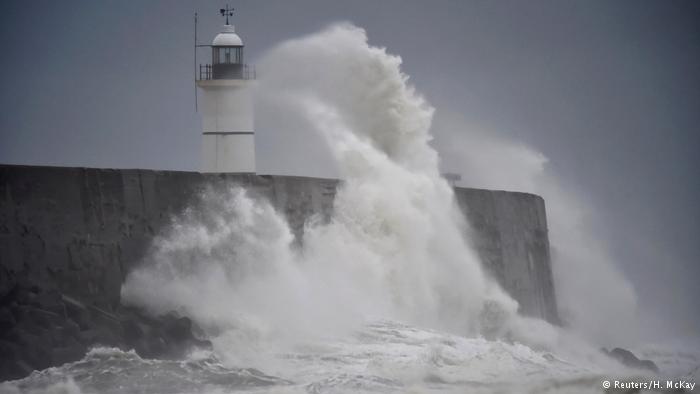 Χωρίς ρεύμα 125.000 σπίτια στη Γαλλία λόγω κακοκαιρίας